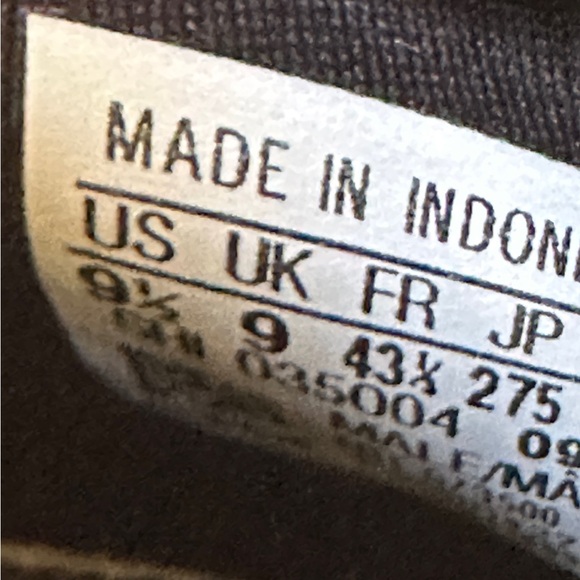 Adidas Men’s 9.5 athletic shoe - Picture 3 of 4